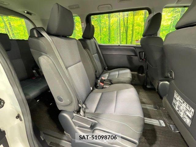 Toyota VOXY 2014-11 7226877-9