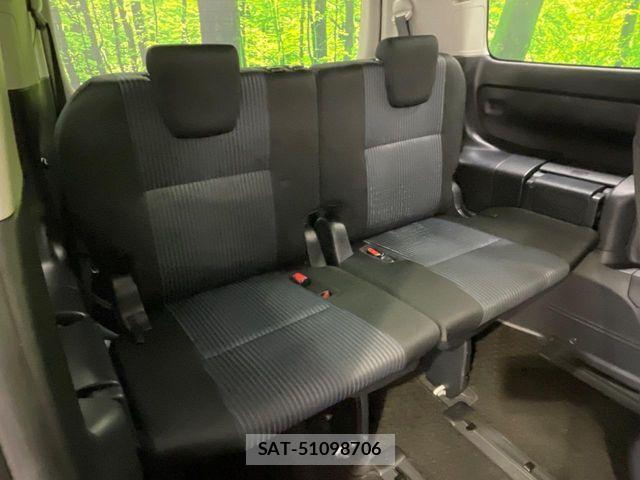 Toyota VOXY 2014-11 7226877-10