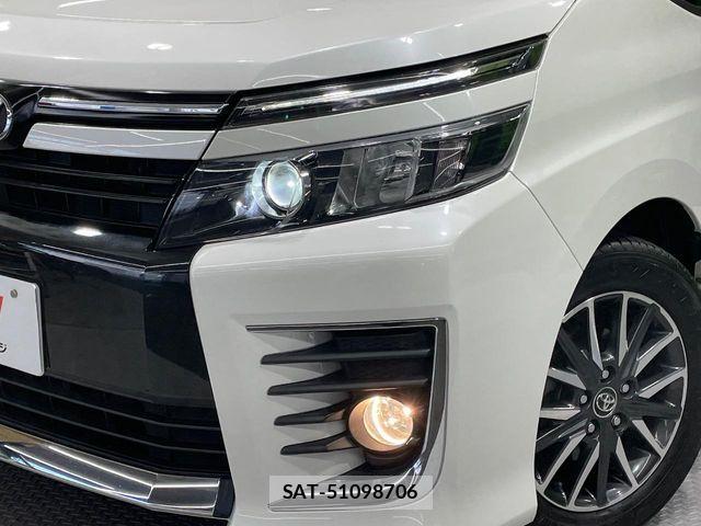 Toyota VOXY 2014-11 7226877-13