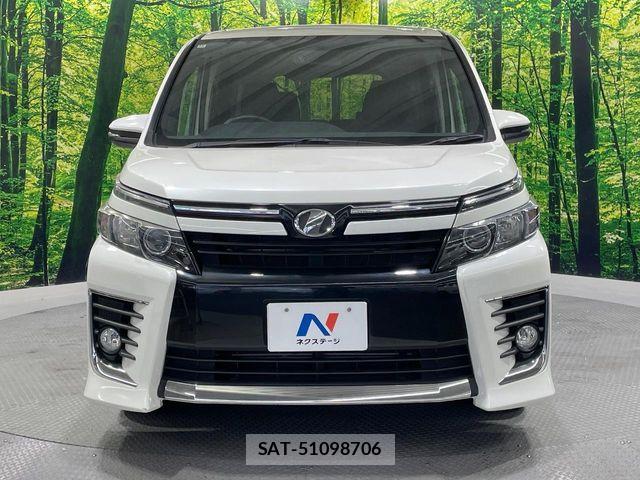 Toyota VOXY 2014-11 7226877-15