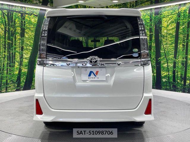 Toyota VOXY 2014-11 7226877-16
