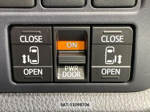 Toyota VOXY 2014-11 7226877-6