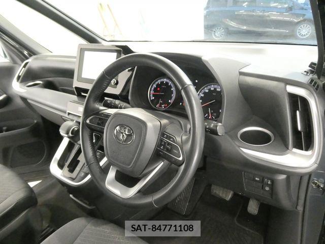 Toyota VOXY 2023-04 7226984-12