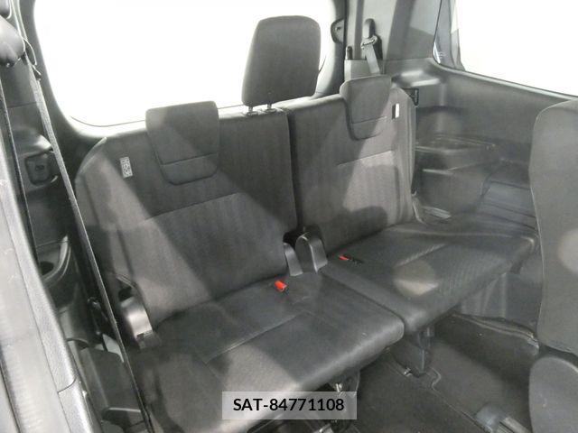 Toyota VOXY 2023-04 7226984-16