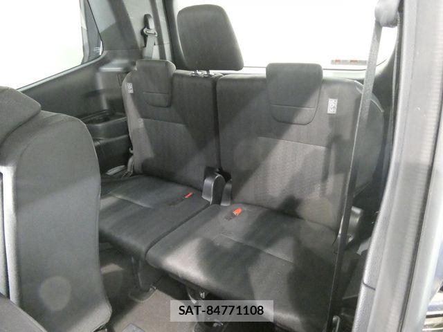 Toyota VOXY 2023-04 7226984-18