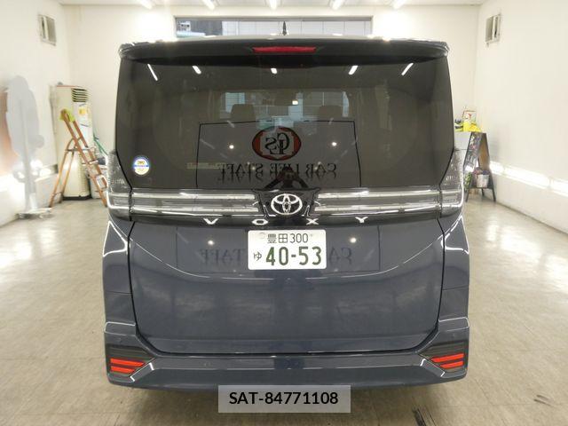 Toyota VOXY 2023-04 7226984-4