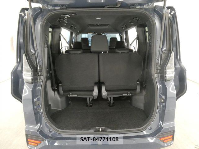 Toyota VOXY 2023-04 7226984-5