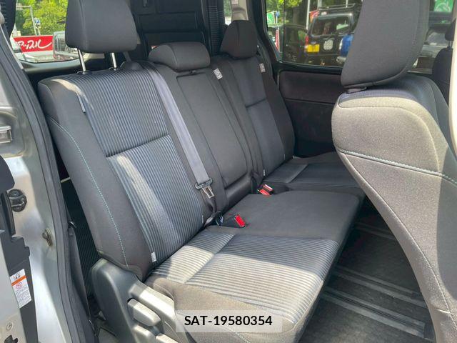 Toyota VOXY 2015-12 7217146-12
