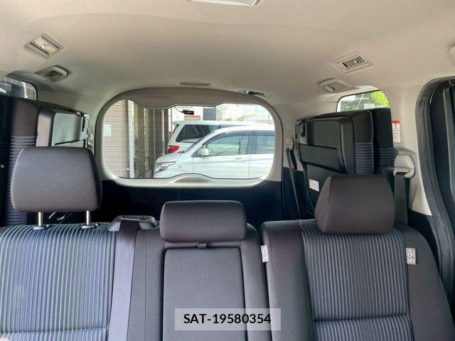 Toyota VOXY 2015-12 7217146-13