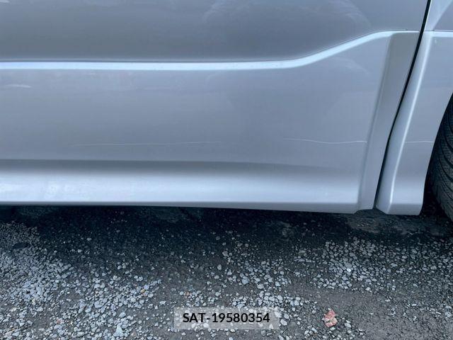 Toyota VOXY 2015-12 7217146-18