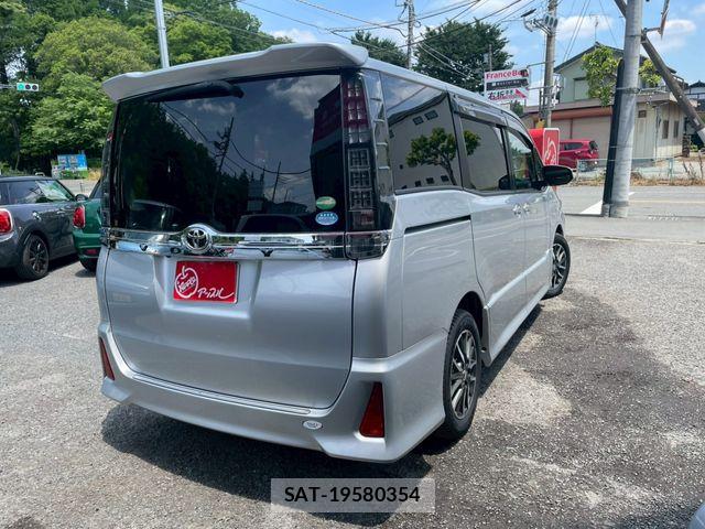 Toyota VOXY 2015-12 7217146-1