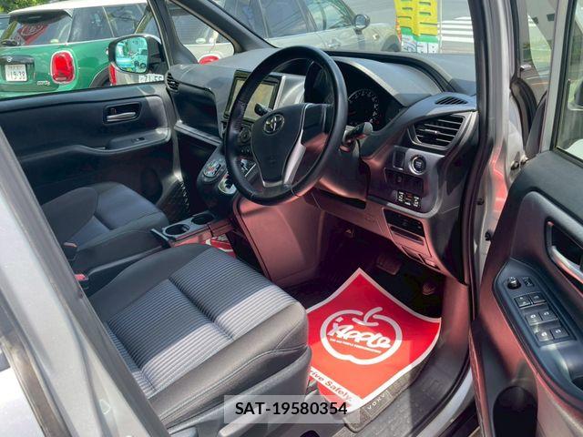 Toyota VOXY 2015-12 7217146-4