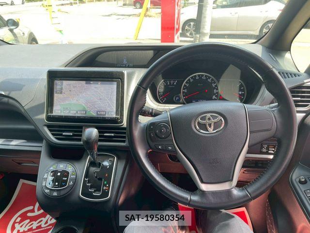 Toyota VOXY 2015-12 7217146-6