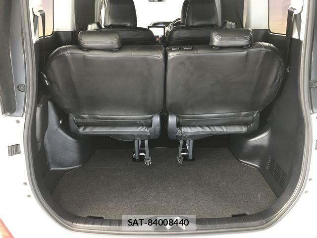 Toyota VOXY 2015-10 7226887-11