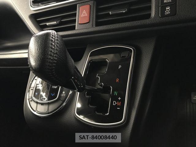 Toyota VOXY 2015-10 7226887-18
