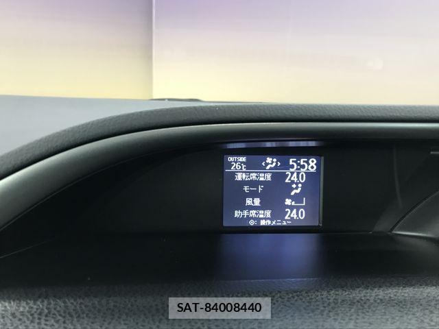 Toyota VOXY 2015-10 7226887-19