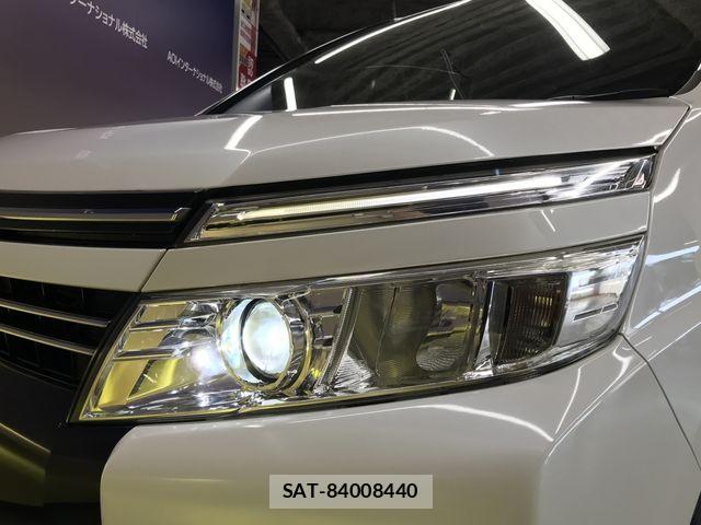 Toyota VOXY 2015-10 7226887-25