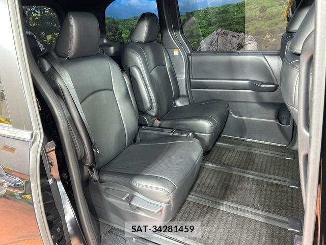 Toyota VOXY 2023-07 7226983-9