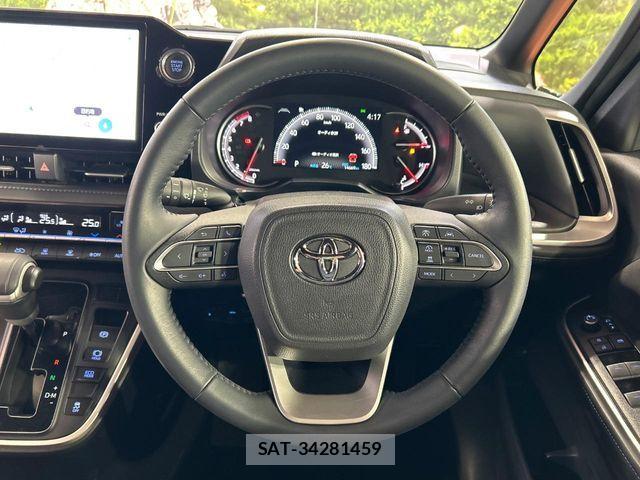 Toyota VOXY 2023-07 7226983-11