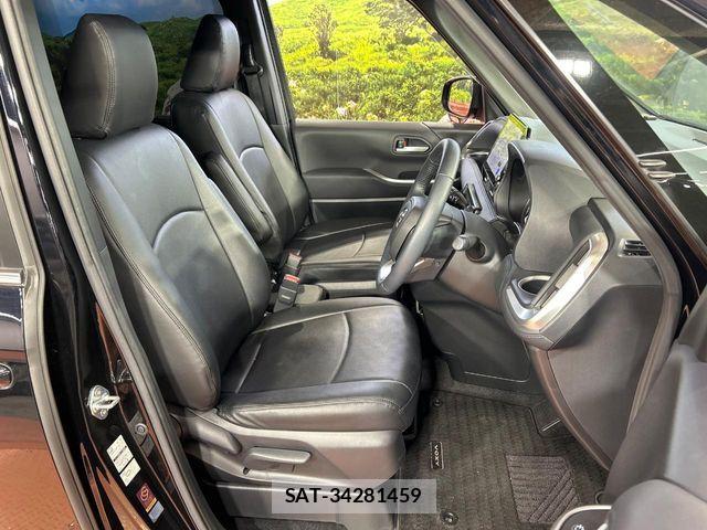 Toyota VOXY 2023-07 7226983-7