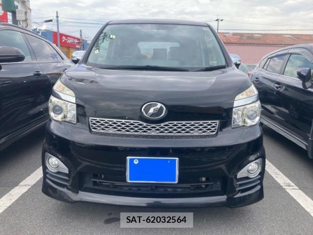 Toyota VOXY 2013-11 7226870-0