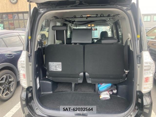 Toyota VOXY 2013-11 7226870-9