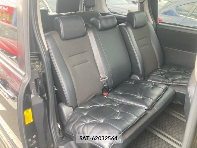 Toyota VOXY 2013-11 7226870-12