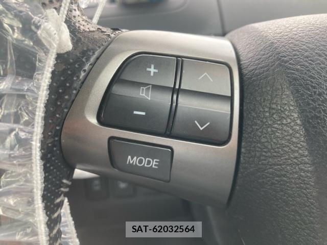 Toyota VOXY 2013-11 7226870-15