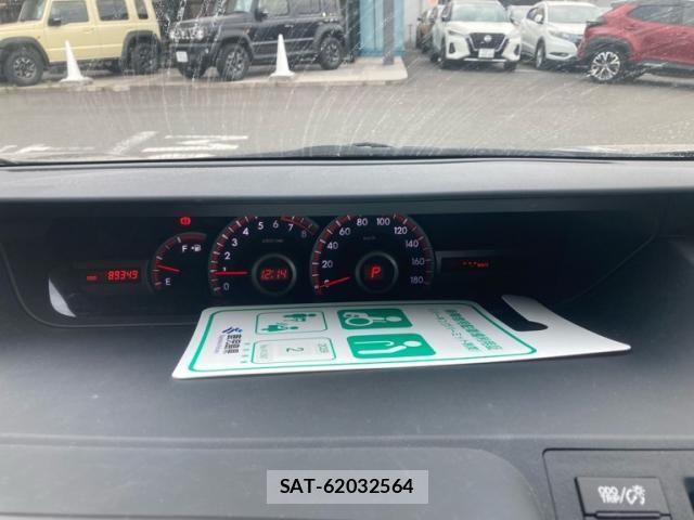 Toyota VOXY 2013-11 7226870-16