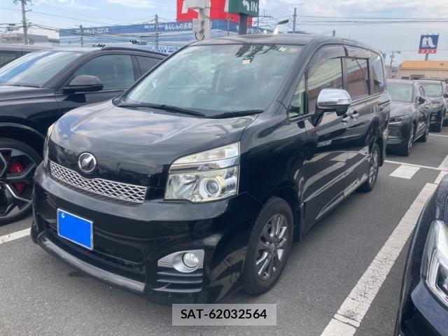 Toyota VOXY 2013-11 7226870-1