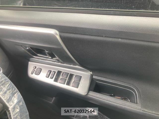 Toyota VOXY 2013-11 7226870-23