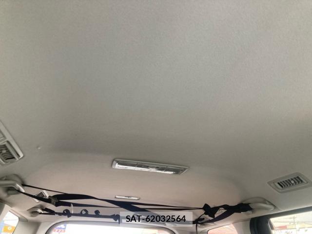 Toyota VOXY 2013-11 7226870-25