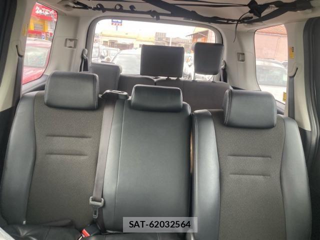 Toyota VOXY 2013-11 7226870-26