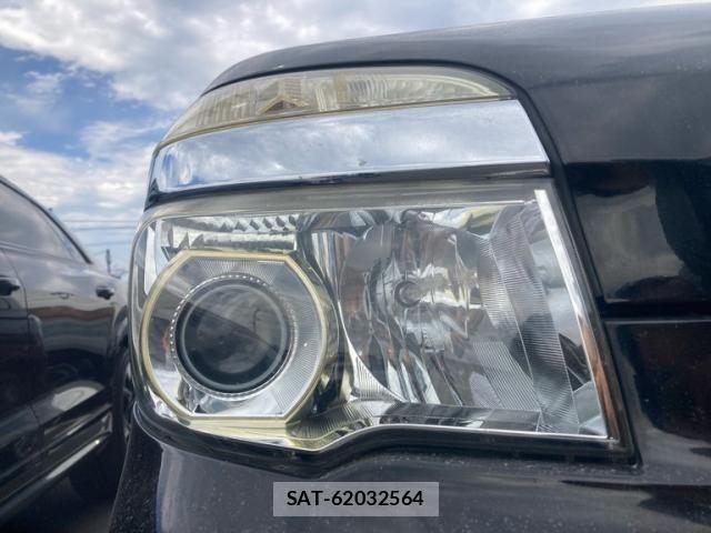 Toyota VOXY 2013-11 7226870-2