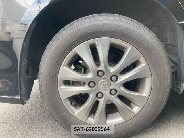 Toyota VOXY 2013-11 7226870-5