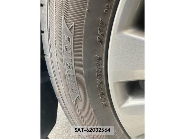 Toyota VOXY 2013-11 7226870-6