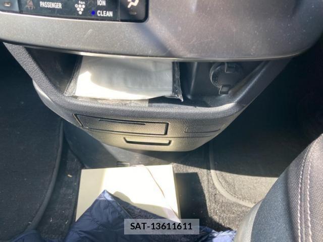 Toyota VOXY 2012-03 7226865-10