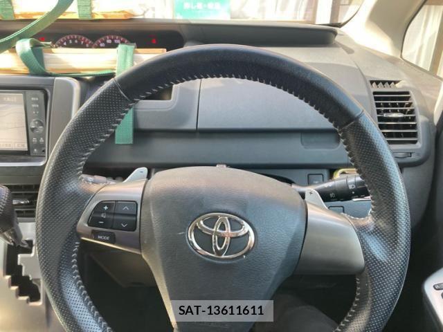 Toyota VOXY 2012-03 7226865-11