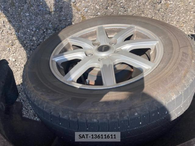 Toyota VOXY 2012-03 7226865-3