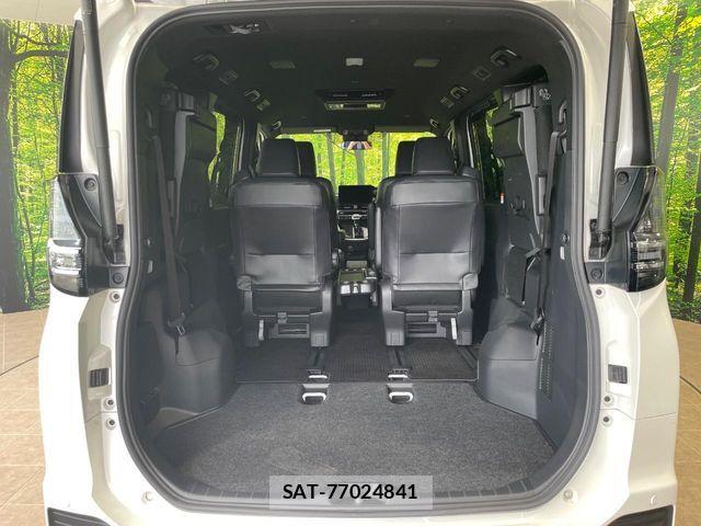 Toyota VOXY 2023-10 7226988-9