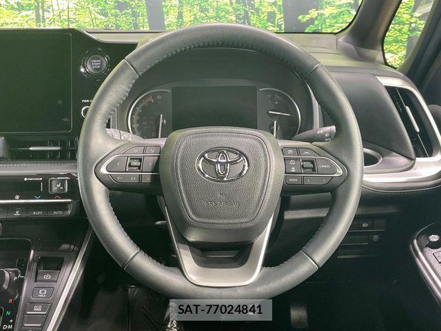 Toyota VOXY 2023-10 7226988-10