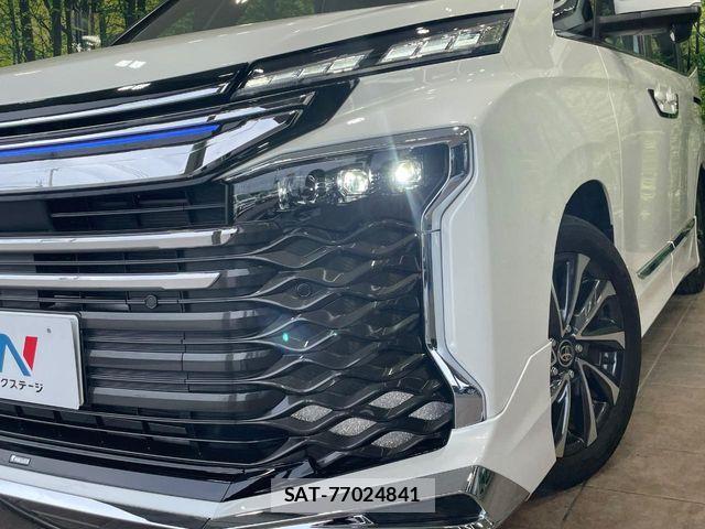 Toyota VOXY 2023-10 7226988-11