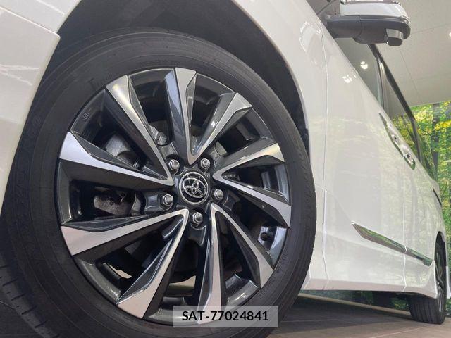 Toyota VOXY 2023-10 7226988-12