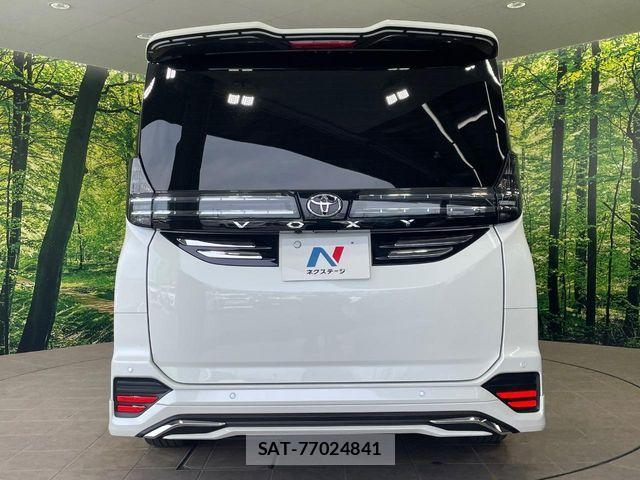 Toyota VOXY 2023-10 7226988-14