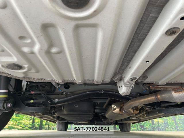 Toyota VOXY 2023-10 7226988-18