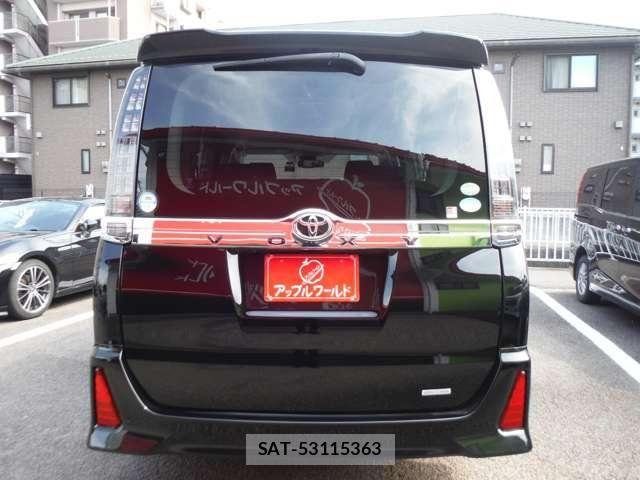 Toyota VOXY 2017-06 7226906-9