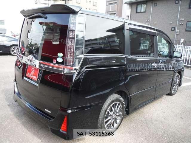 Toyota VOXY 2017-06 7226906-10