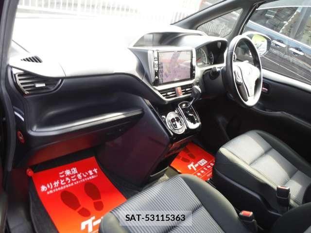 Toyota VOXY 2017-06 7226906-13
