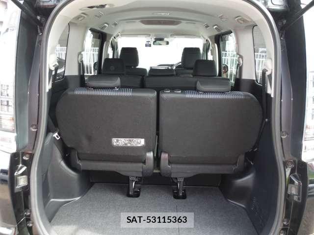 Toyota VOXY 2017-06 7226906-15