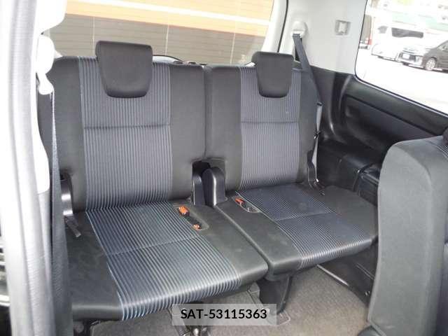 Toyota VOXY 2017-06 7226906-17